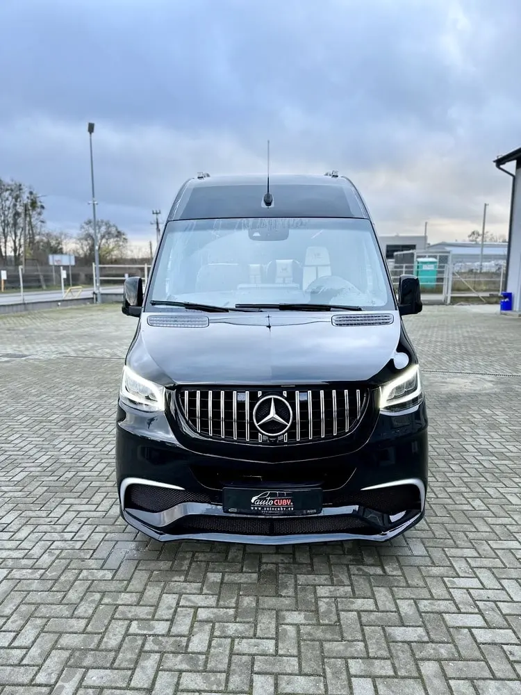 Mercedes‑Benz Sprinter front view